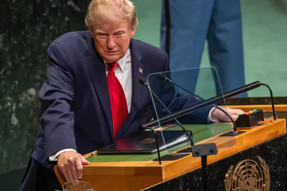 Em discurso na sede das Nações Unidas (ONU), o presidente dos Estados Unidos (EUA) Donald Trump criticou as iniciativas globais de regulação e governança da Inteligência Artificial (IA).
