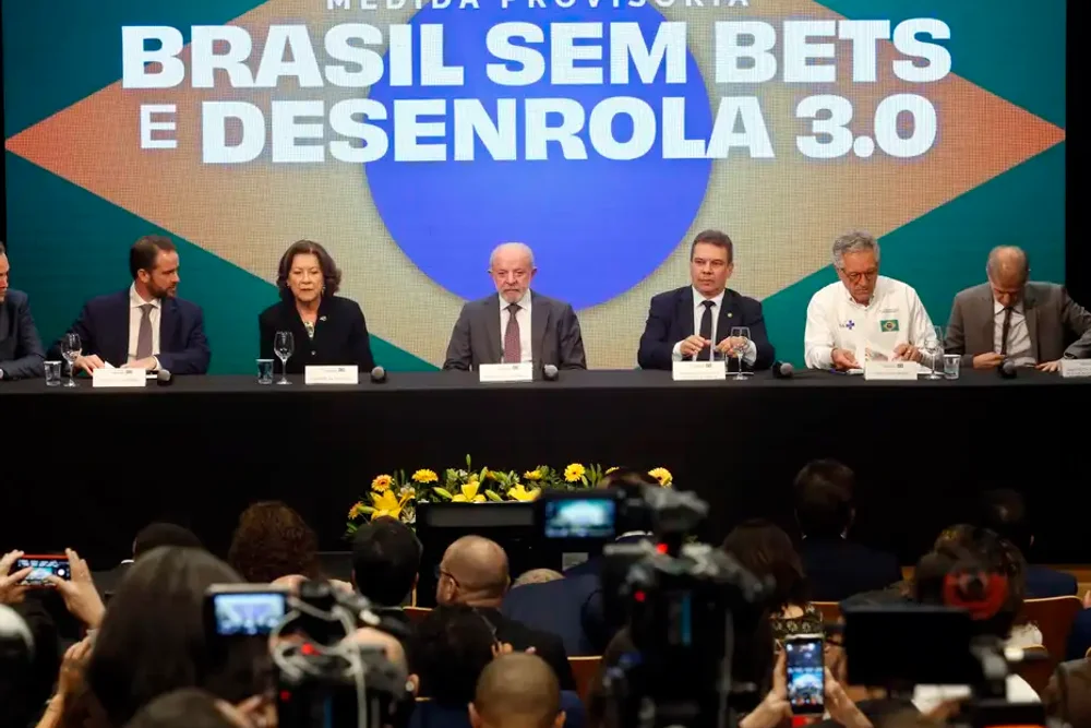 Lula assina MP que cria nova fase do Desenrola Brasil para renegociar dívidas
