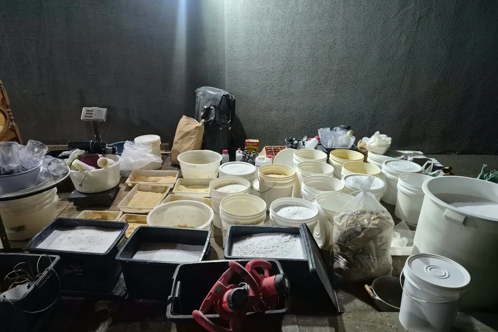 PM apreende mais de 390 kg de cocaína e crack em imóvel usado como “refinaria” em Barrinha (SP)