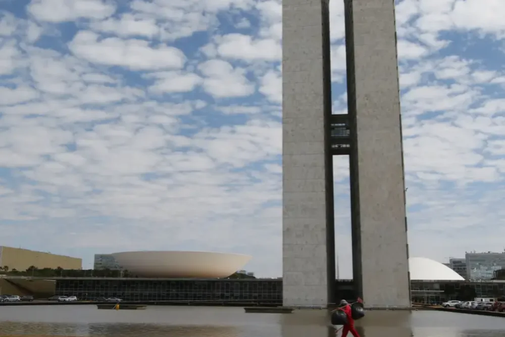 Senado vota PEC do fim da escala 6x1.