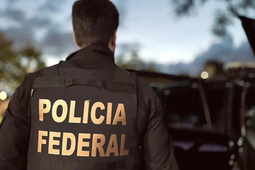 A Polícia Federal (PF) cumpre seis mandados de busca e apreensão, nesta quinta-feira (8), na cidade de Niterói, no Rio de Janeiro.