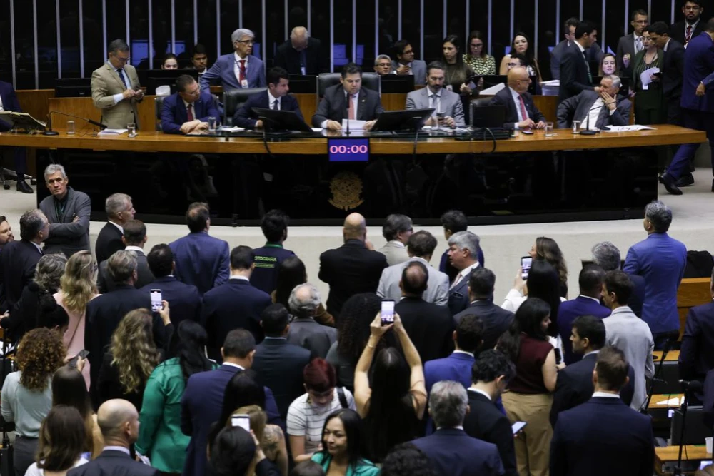 Senado marca votação da PEC que acaba com a escala 6x1