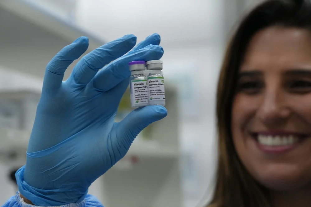 A pesquisadora Ana Clara Gazzinelli, do CTVacinas, integra a equipe que está desenvolvendo a Vivaxin